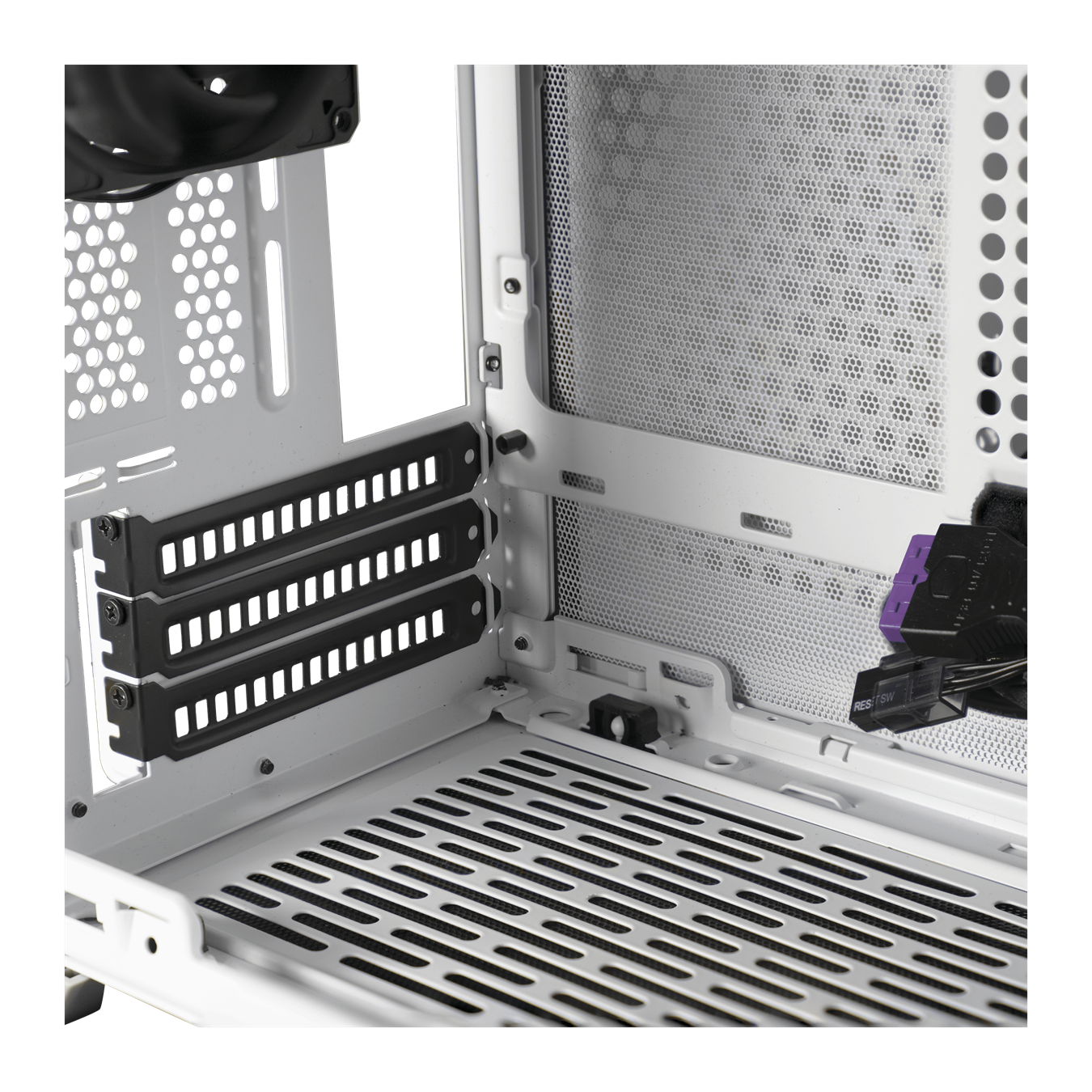 Gabinete Cooler Master MasterBox NR200